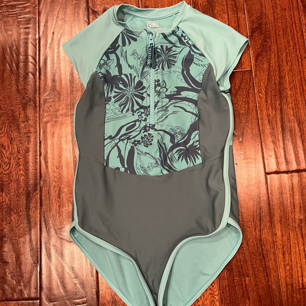 Athleta Girls Swimsuit Almost Brand New